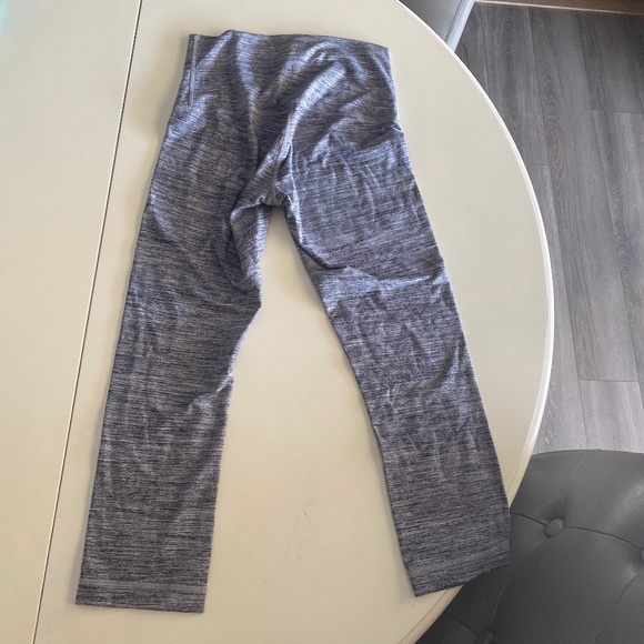 Lululemon Wunder Under Crop - Picture 2 of 2